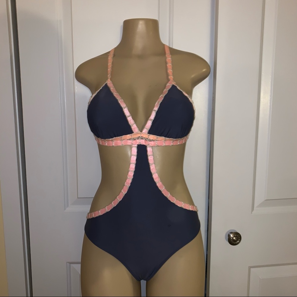 Cut-out one piece swimsuit